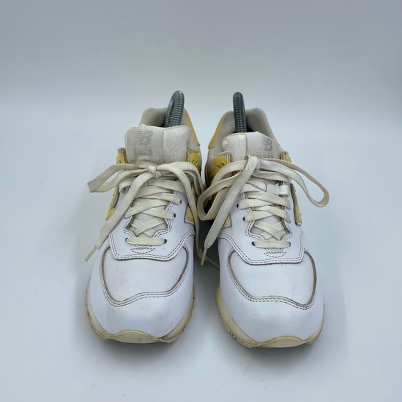 New balance 574 running shoe womens size 7 - Picture 2 of 7